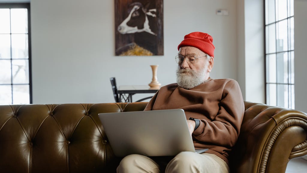 Top 10 Tech Tools to Make Aging Easier and More Enjoyable - Senior Horizon